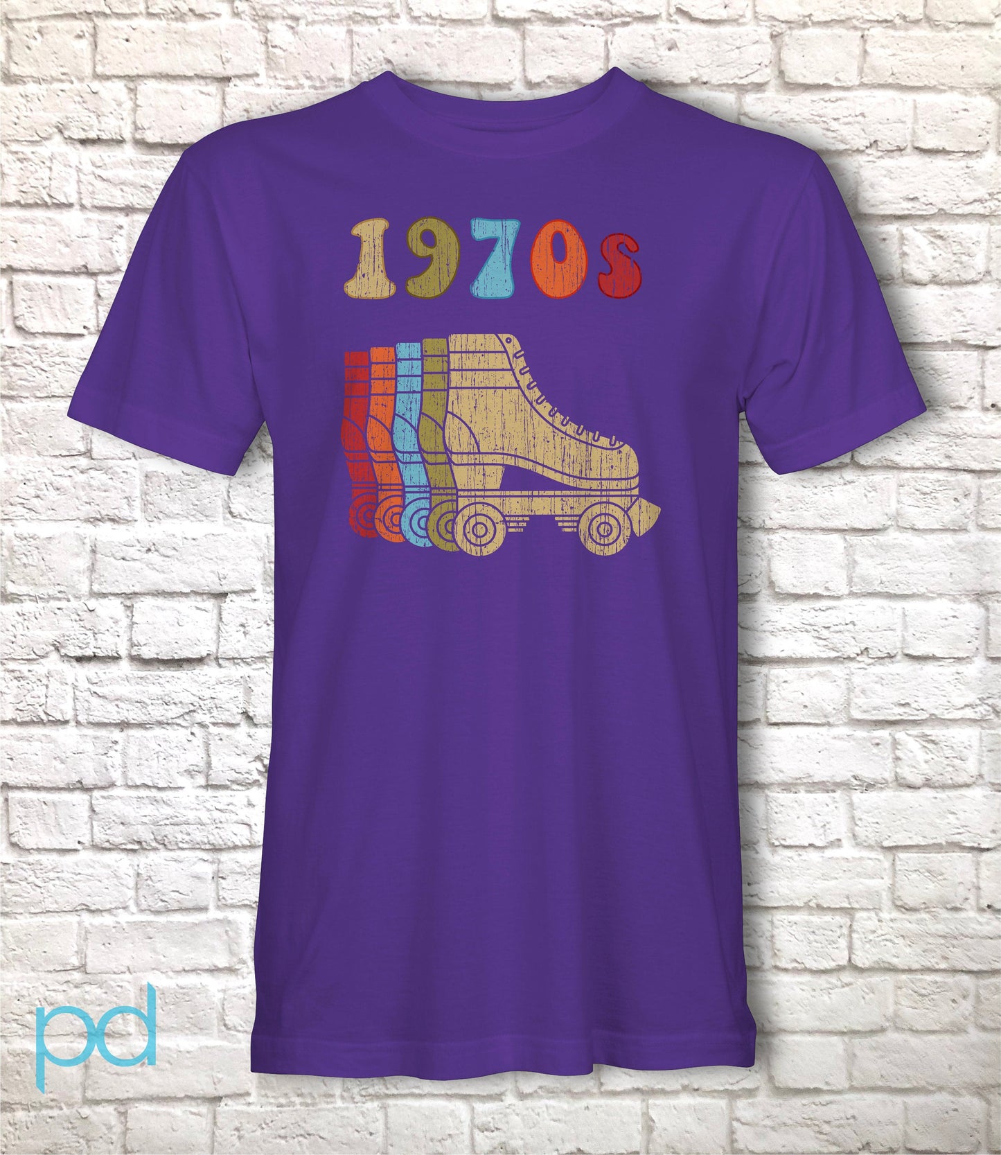 1970s Roller Skates T-Shirt, Repeating 70s Disco Derby Retro Vintage Worn Classic T Shirt Tee Top