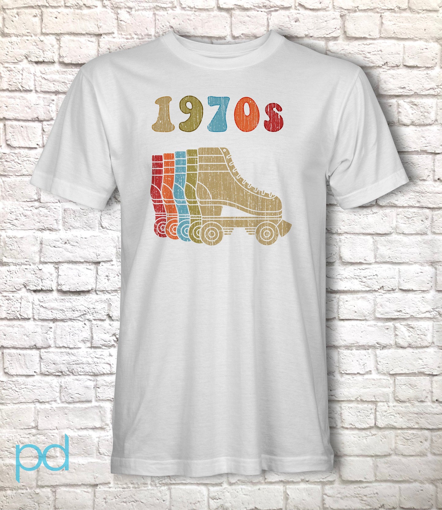 1970s Roller Skates T-Shirt, Repeating 70s Disco Derby Retro Vintage Worn Classic T Shirt Tee Top